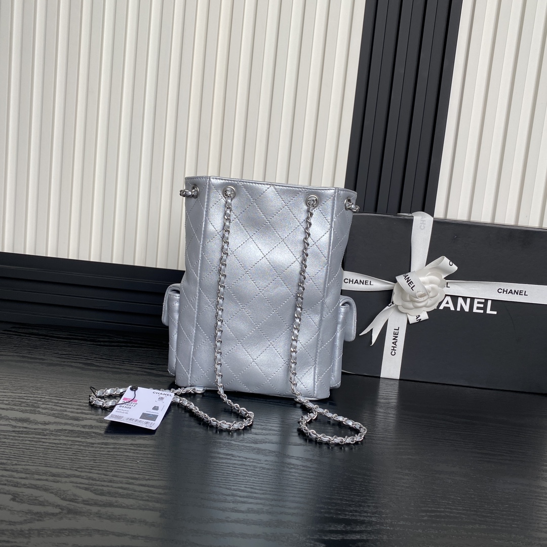 TOP CHANEL Backpack Leather 24.5x18x8cm - Silver