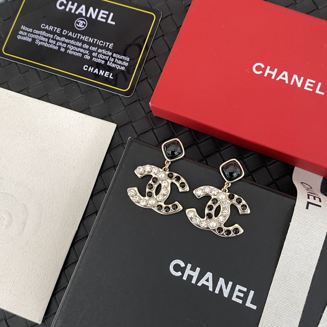 TOP CHANEL Earrings - Gold