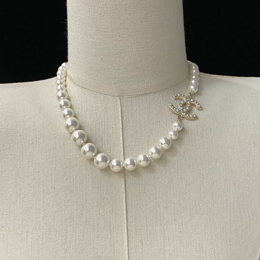 TOP CHANEL Pearl Necklace - Gold
