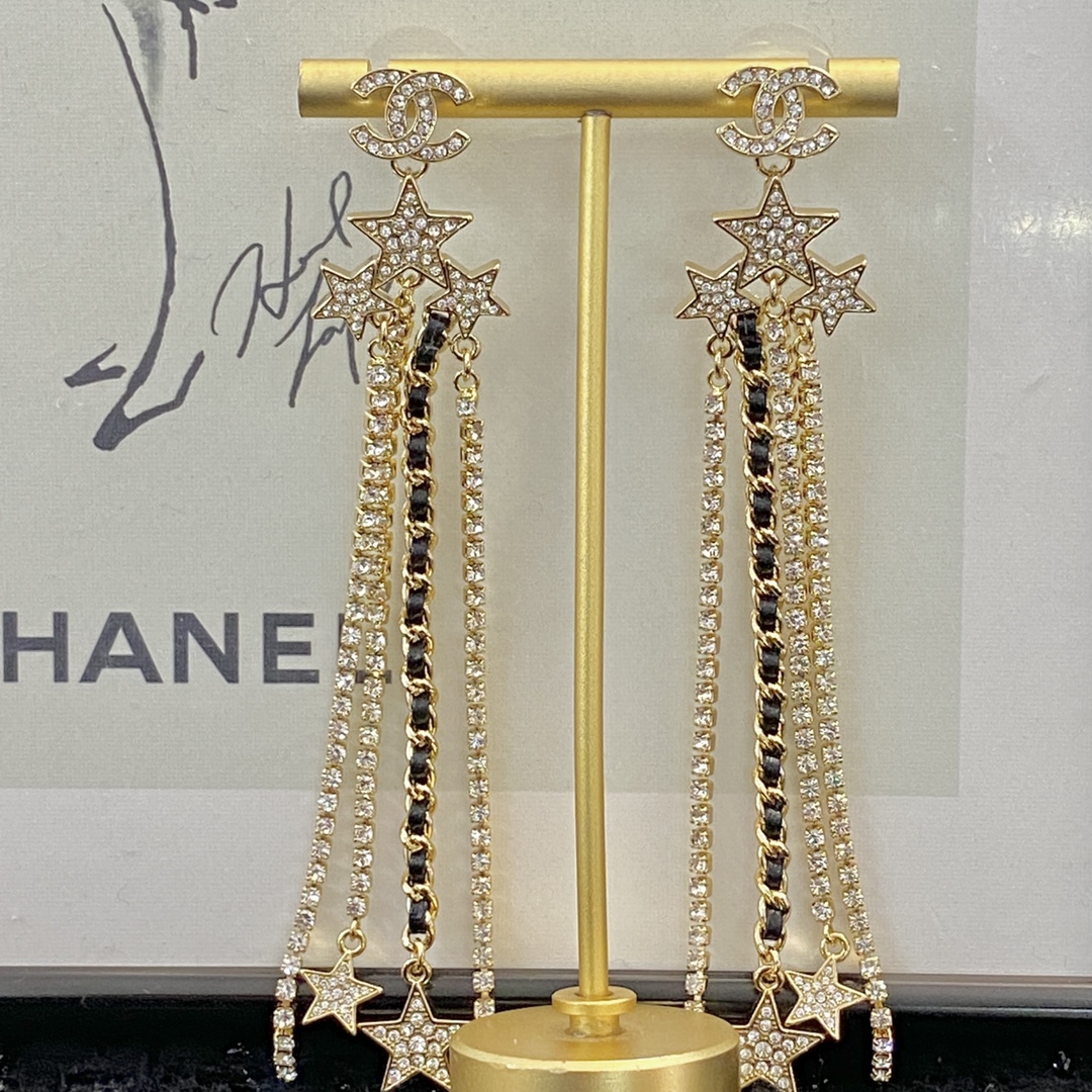 TOP CHANEL Lambskin Leather Chain Diamond Star Tassel Earrings - Gold
