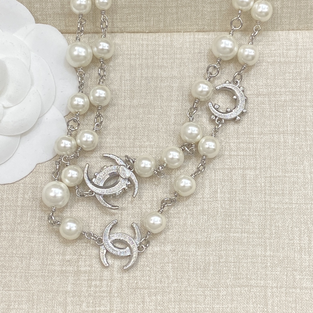 TOP CHANEL Sweater Necklace with Pearls - Silver