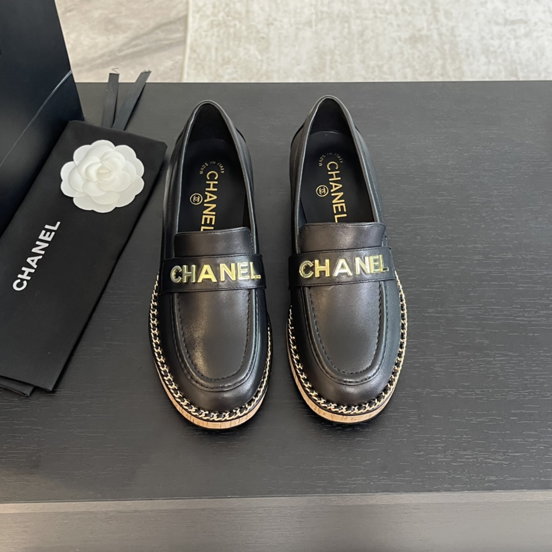 TOP CHANEL Loafers with Chain and Letters - 4 Color