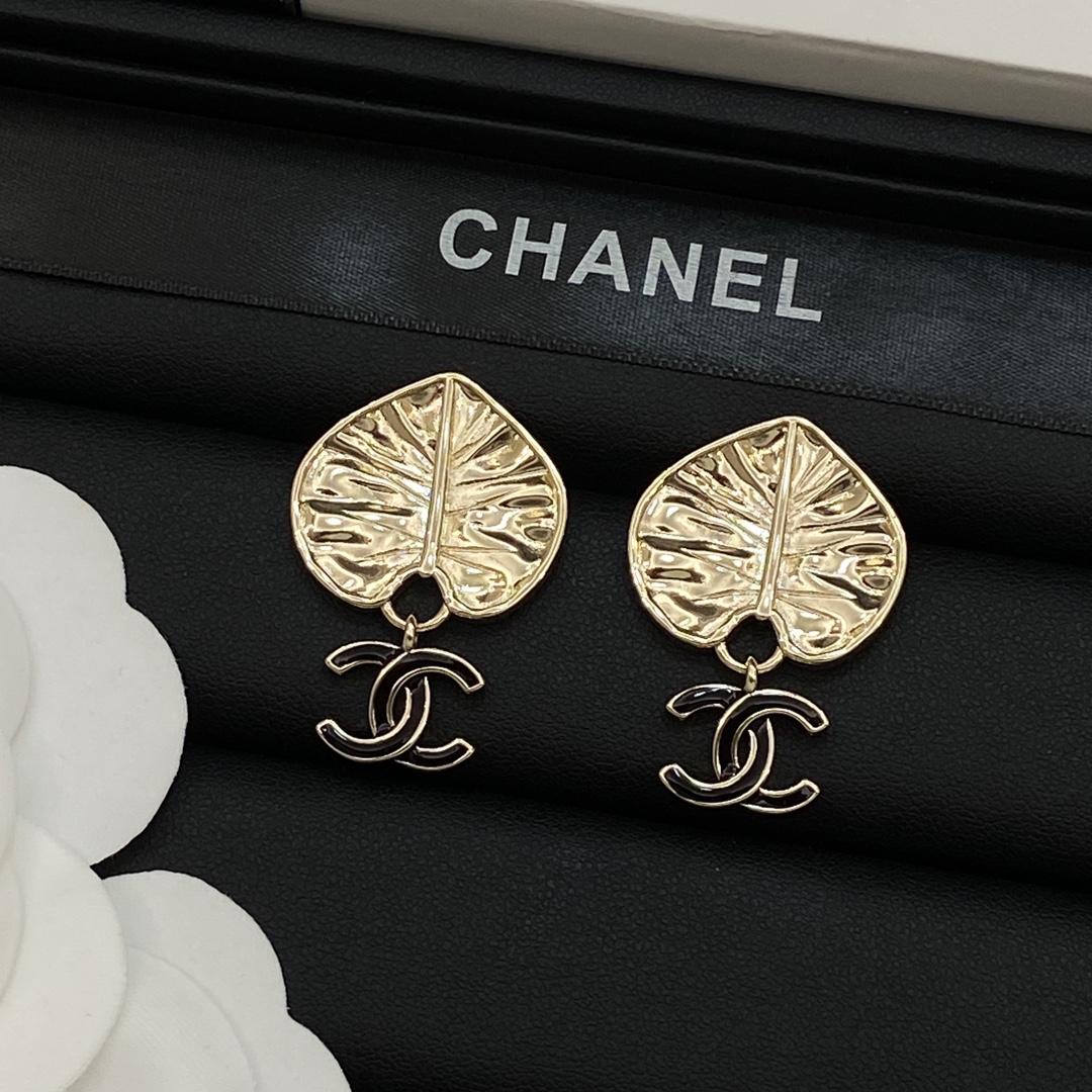 TOP CHANEL Earrings -  Gold