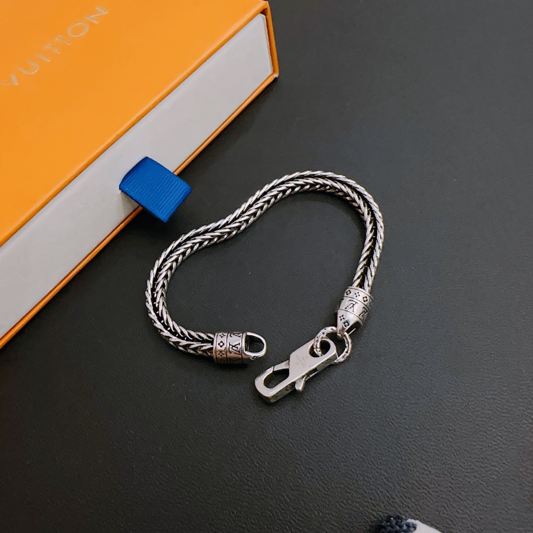 TOP Louis Vuitton LV Vintage Bracelet - Silver