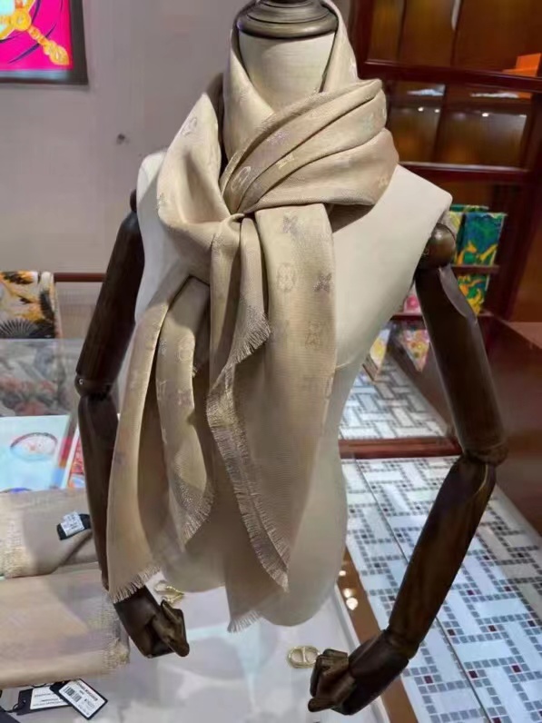 TOP Louis Vuitton LV Square Scarf 140 x 140  cm