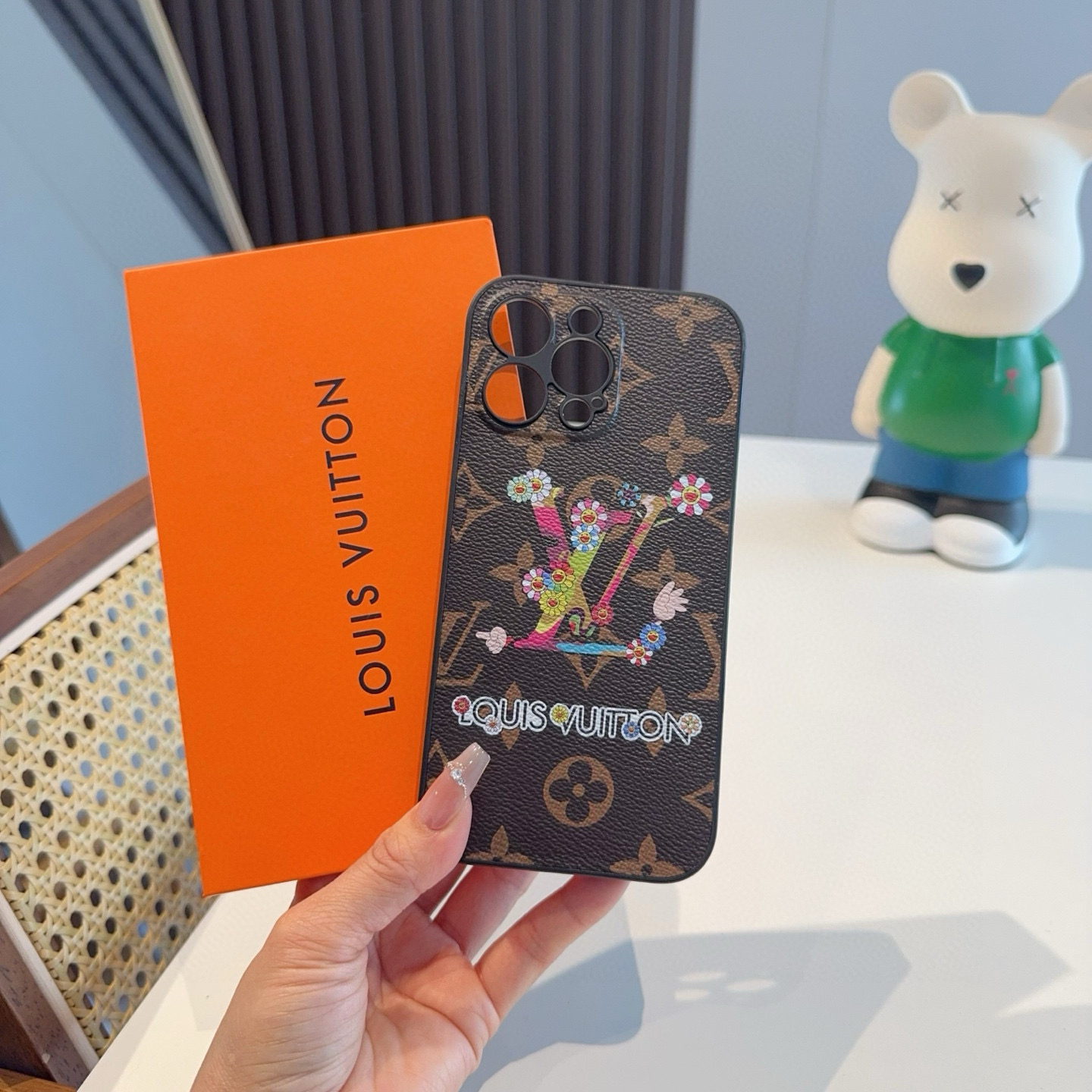 TOP Louis Vuitton LV  Phone Case- Brown