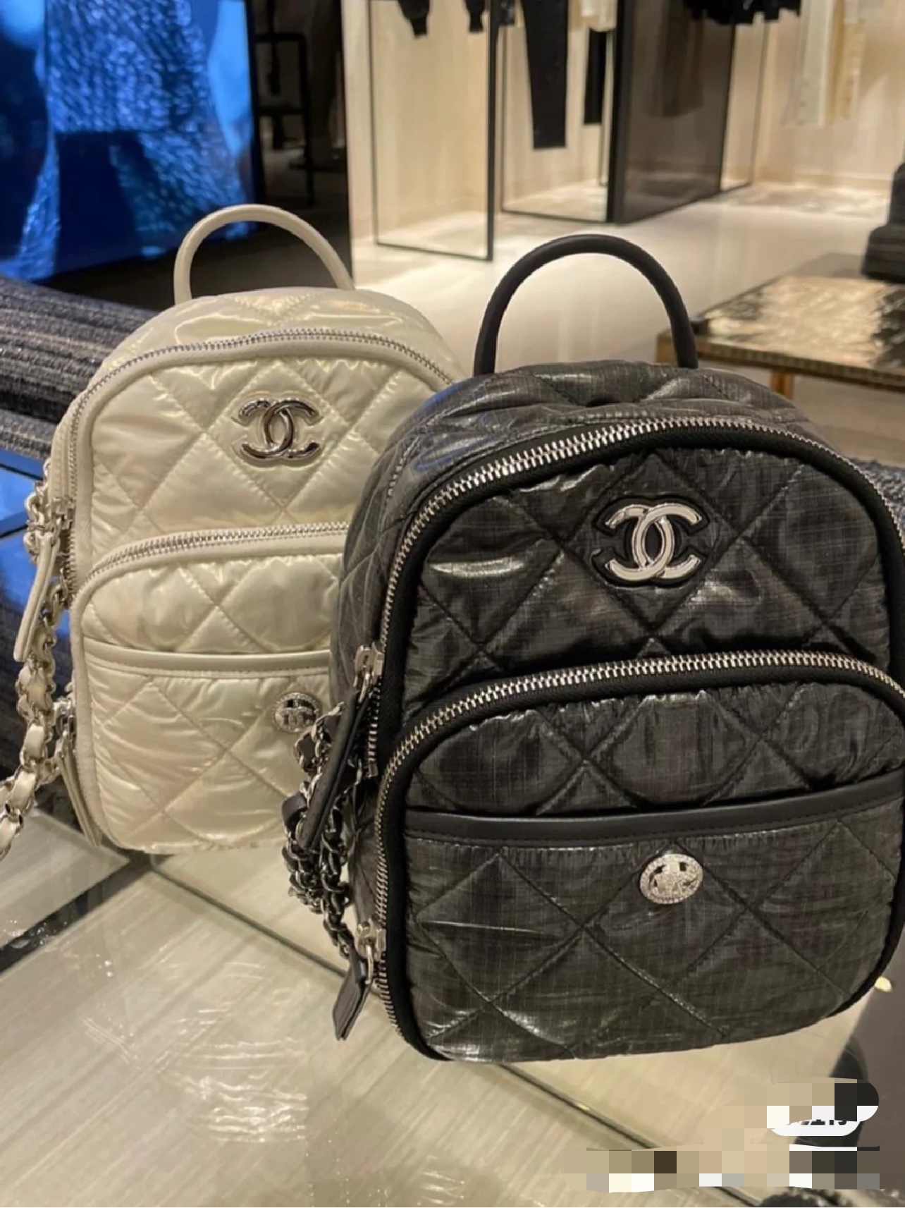 TOP CHANEL Coconeige Ski Collection Backpacks - Black/White