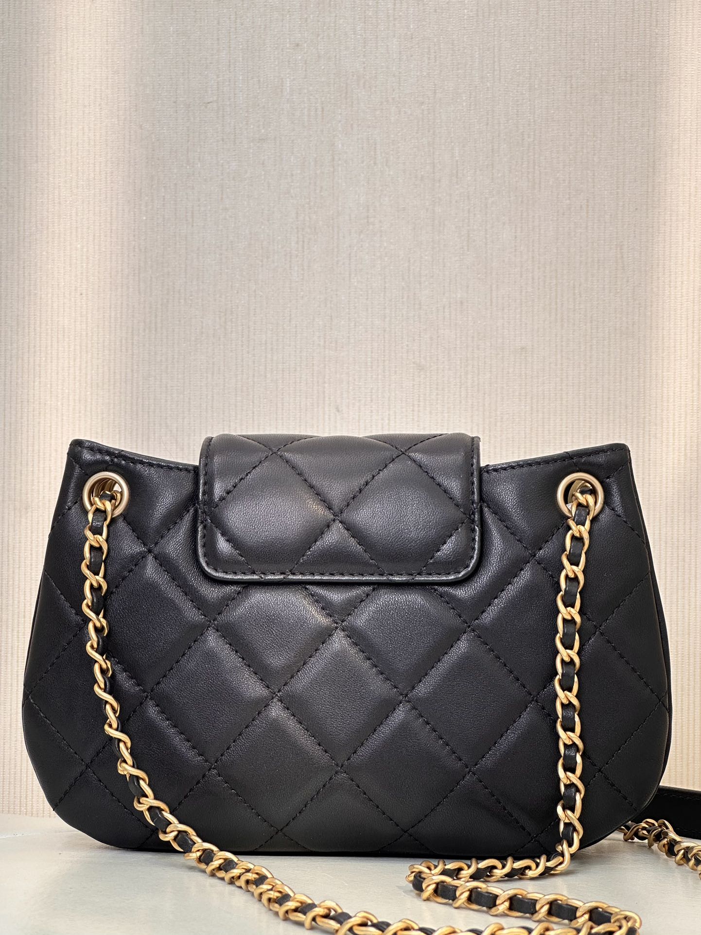 TOP CHANEL Retro Metal LOGO Leather Rhombus Bag 21×14×5cm - GHW&Black