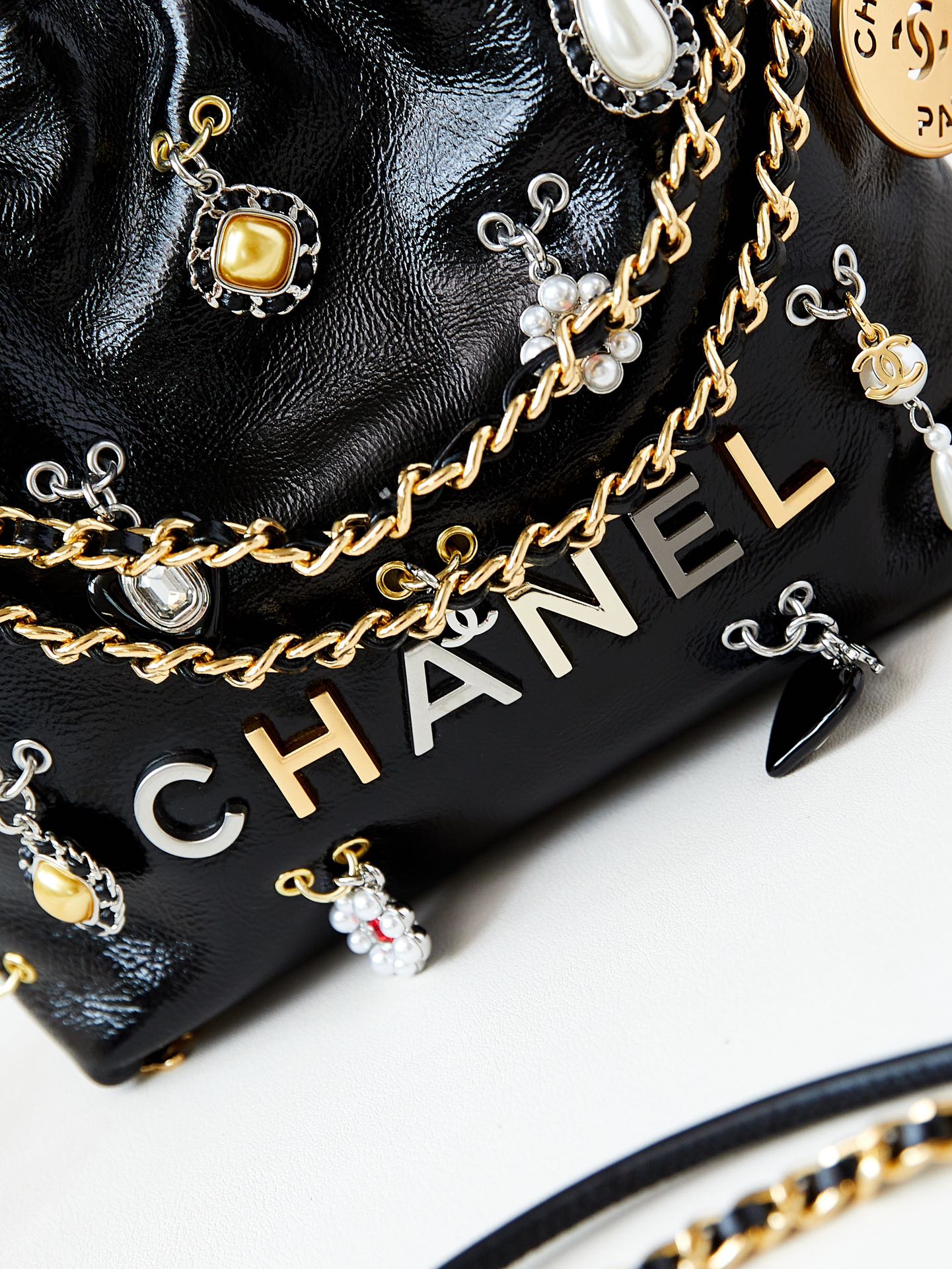 TOP CHANEL 22 Bag Mini 19x20x6cm - Black