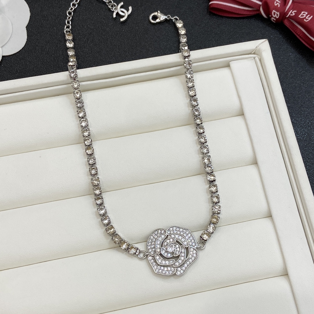 TOP CHANEL Camellia Necklace - 2 Colors