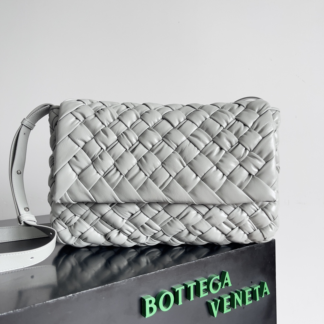 TOP Bottega Veneta BV Wrinkled Cowhide Woven Bag
