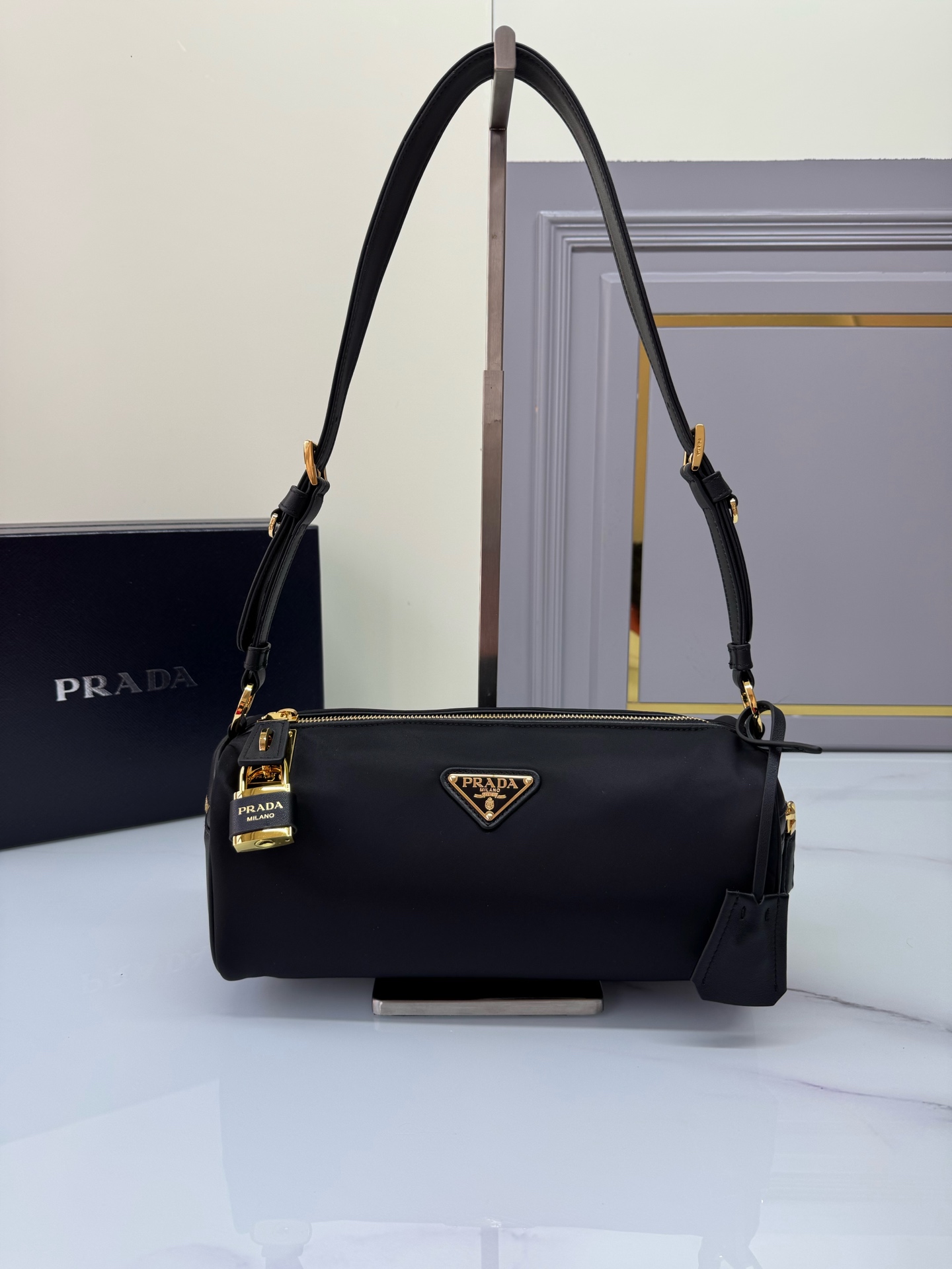 Top PRADA Tessuto Locker Bag Re-Nylon 27x12x10.5cm - Black