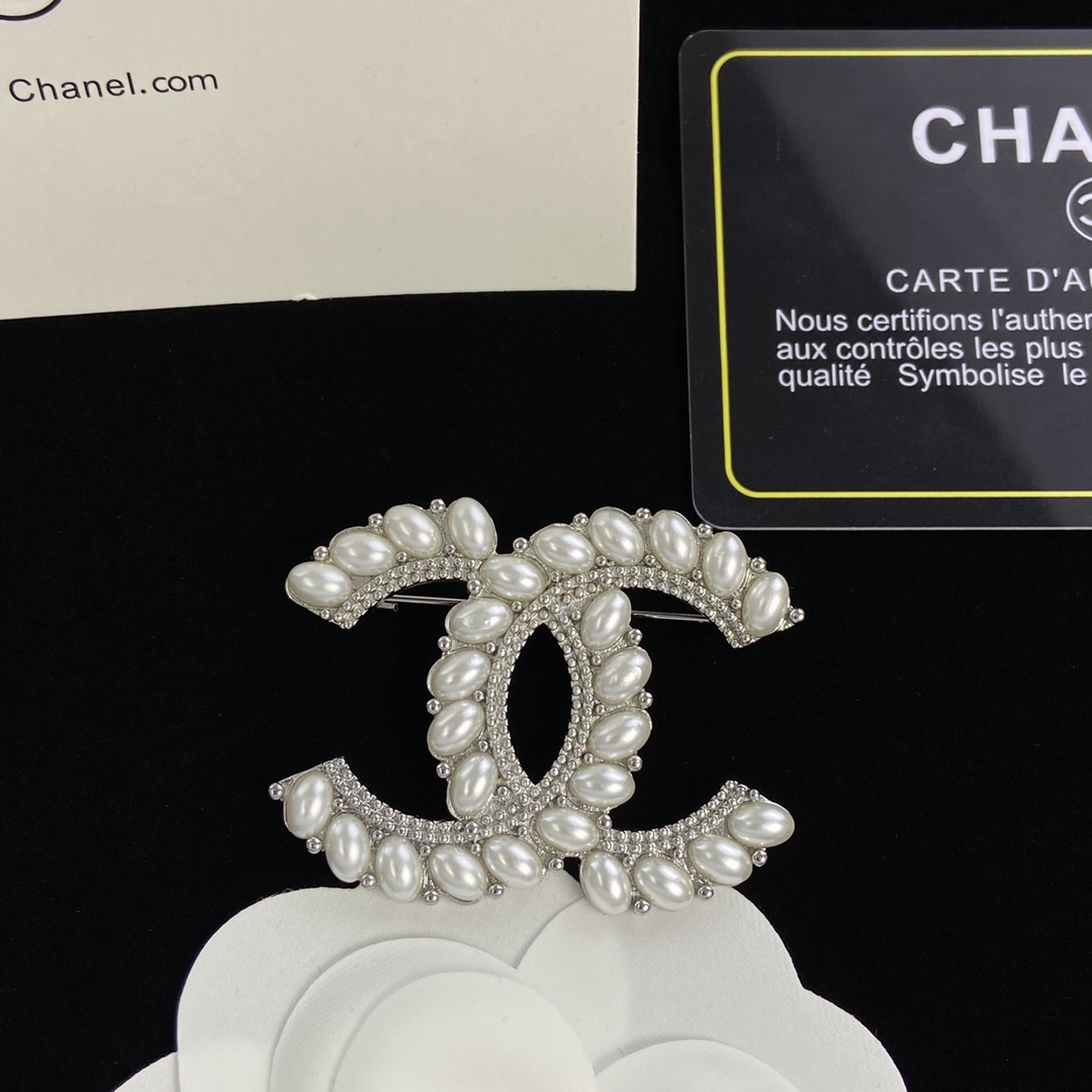 TOP CHANEL Brooch Collections