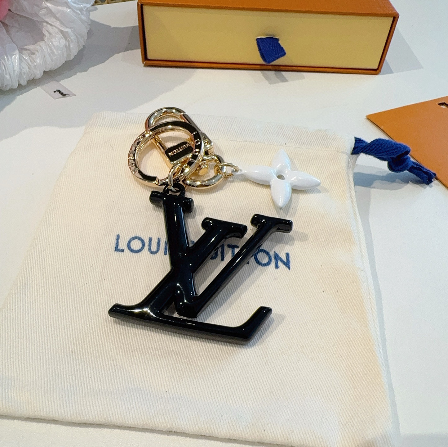TOP Louis Vuitton LV Enamel Buckle Letters Key Chain - 6 Color