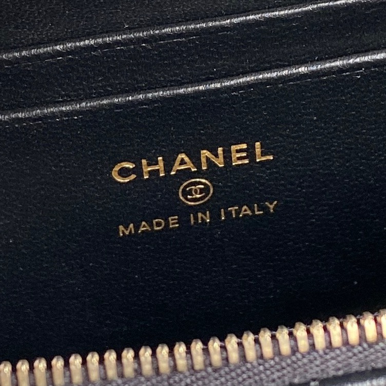 TOP CHANEL Vanity Case Lambskin 14x18x3cm - Black & GHW