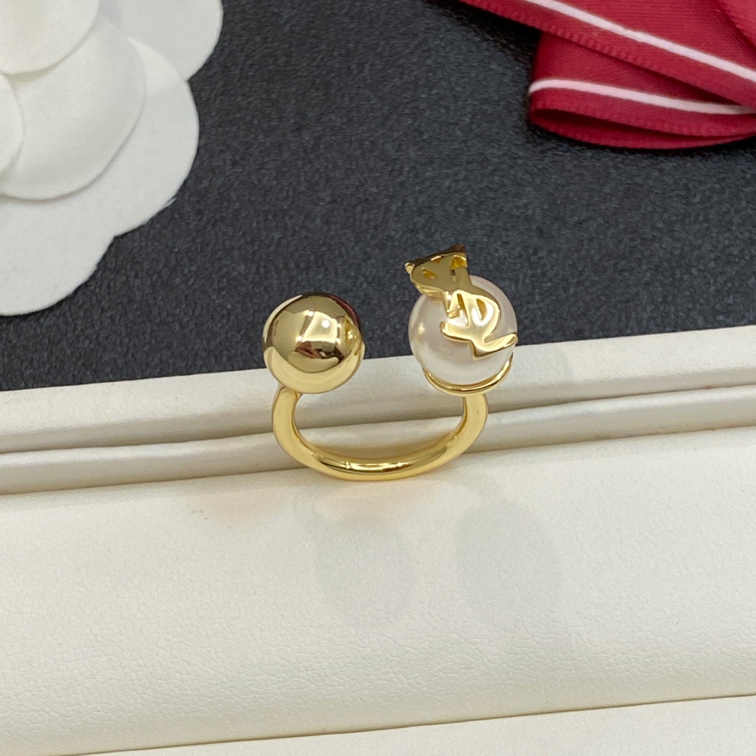 TOP Yves Saint Laurent YSL Ring - Gold
