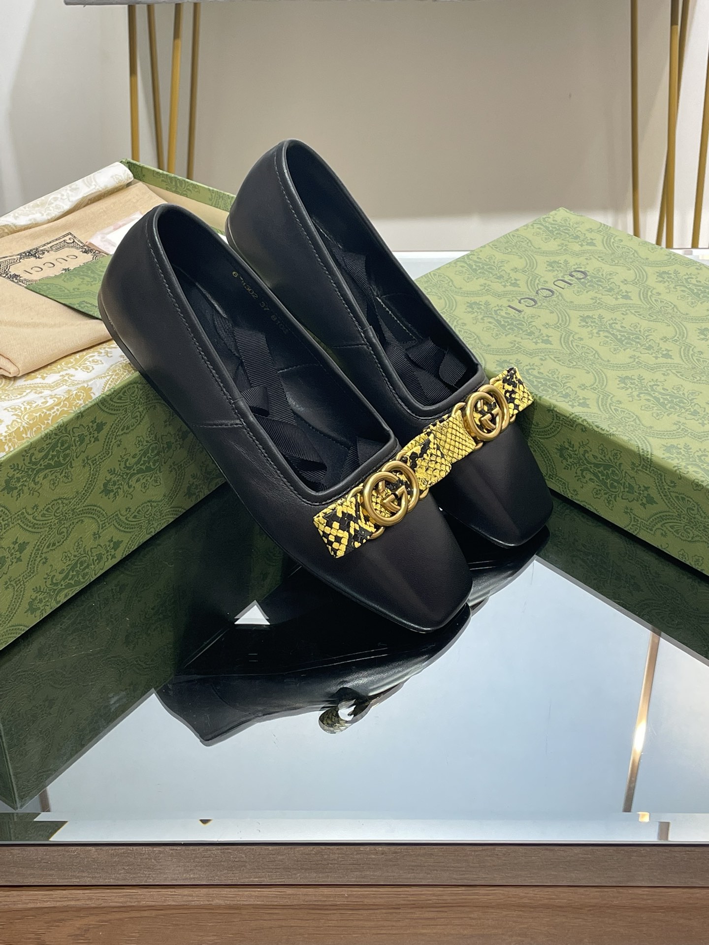 TOP GUCCI Mutual Buckle Dual -G Buckle Butterfly Knot Flat Shoes - 4 Colors