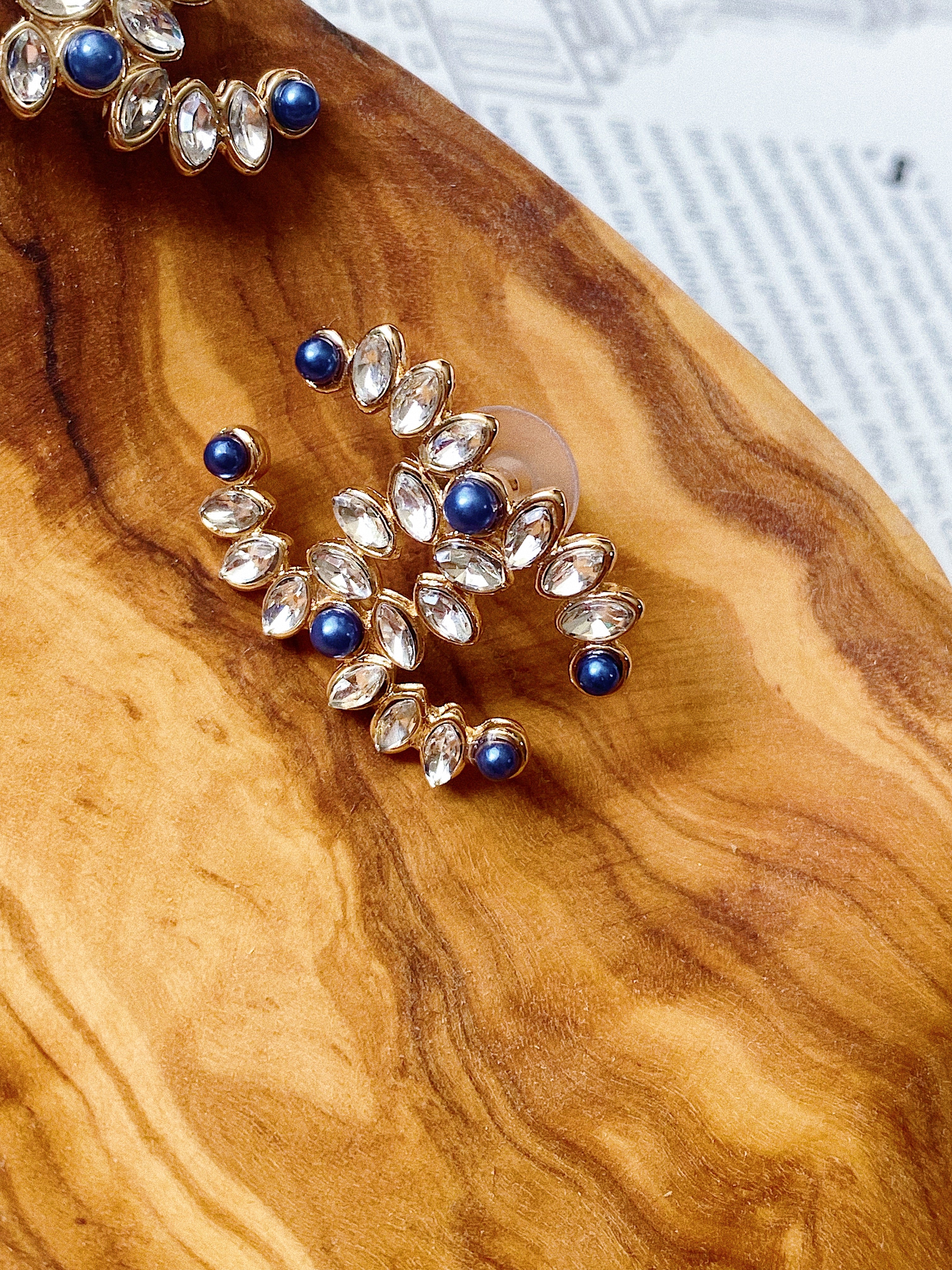 TOP CHANEL Stud Earrings