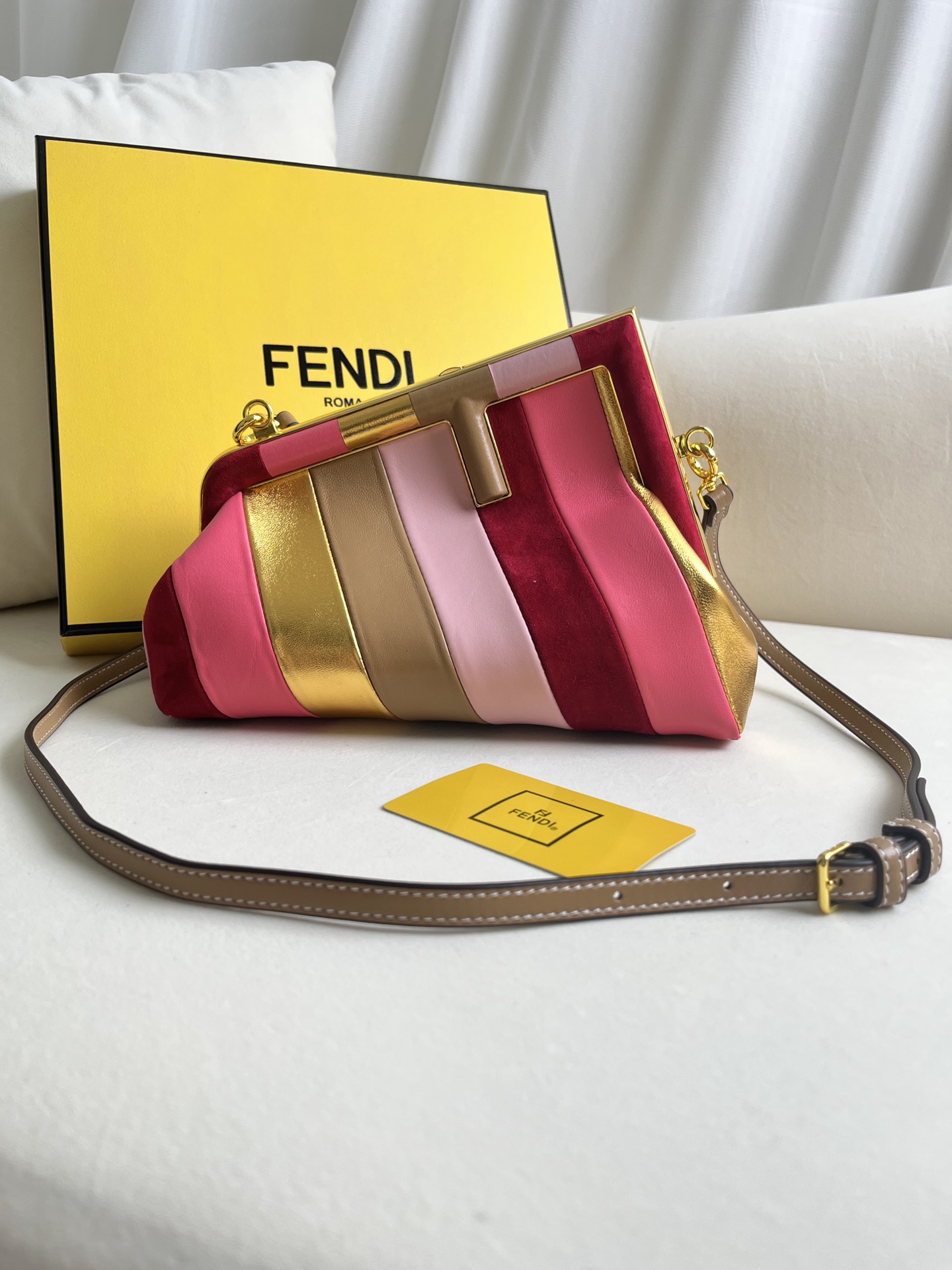 TOP FENDI First Bag - Rose Red