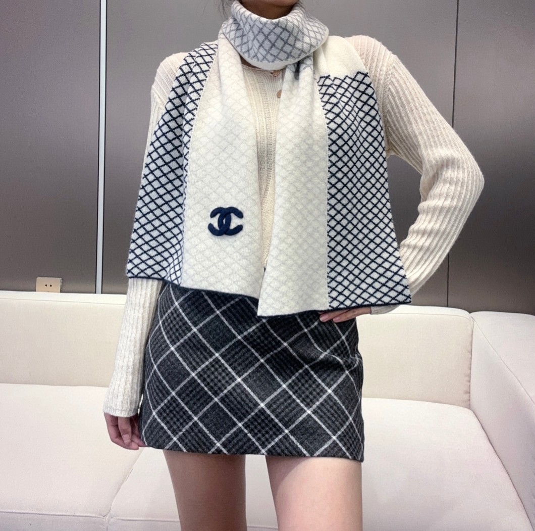 TOP Chanel Cashmere Scarf 38 x 190 cm