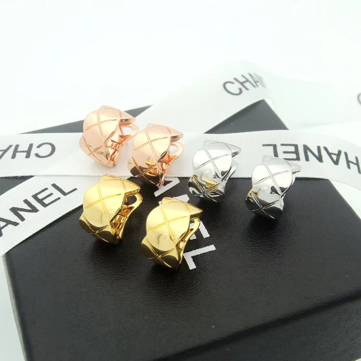 TOP CHANEL Earrings - 3 Colors