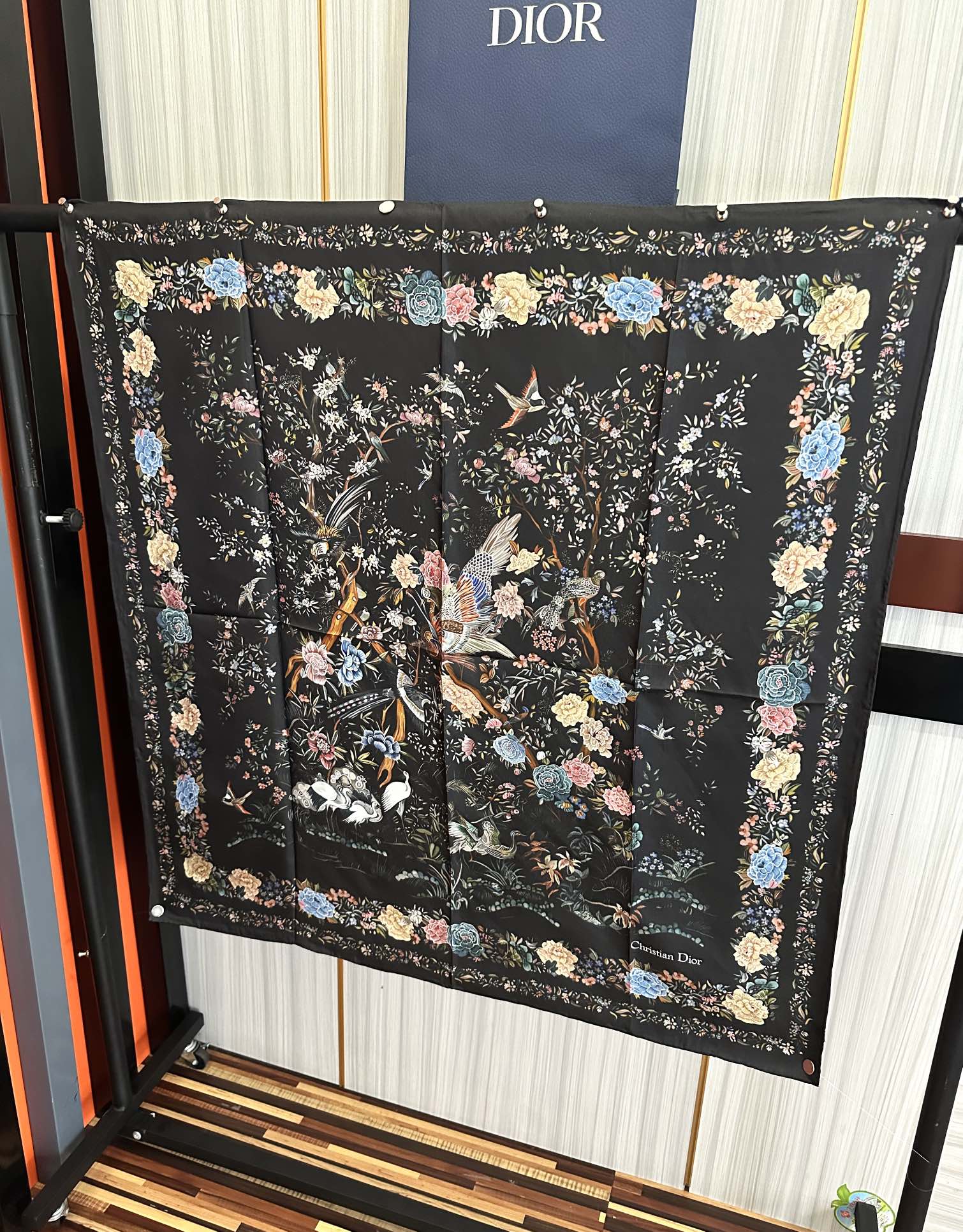 TOP Christian Dior JARDIN D'HIVER Scarf 90 x 90 cm - 2 Colours