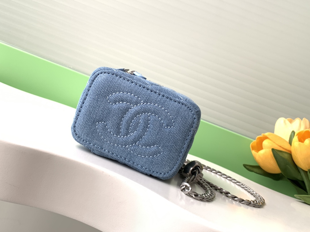 TOP CHANEL Vanity Case Denim with Heart Shape Adjustable Buckle 8.5x11x7cm/9.5x18x8cm - Blue