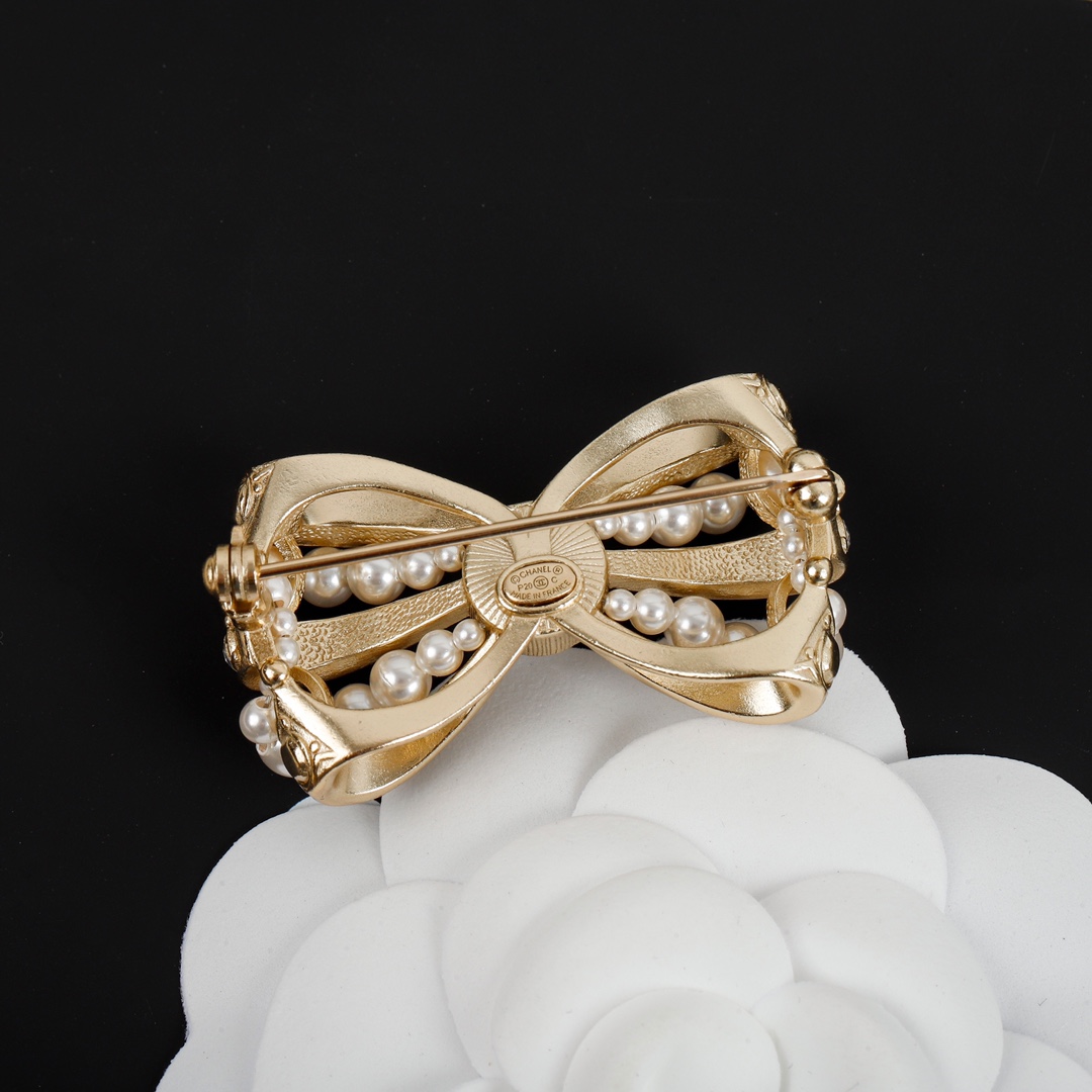 TOP CHANEL Bow Pearl Brooch