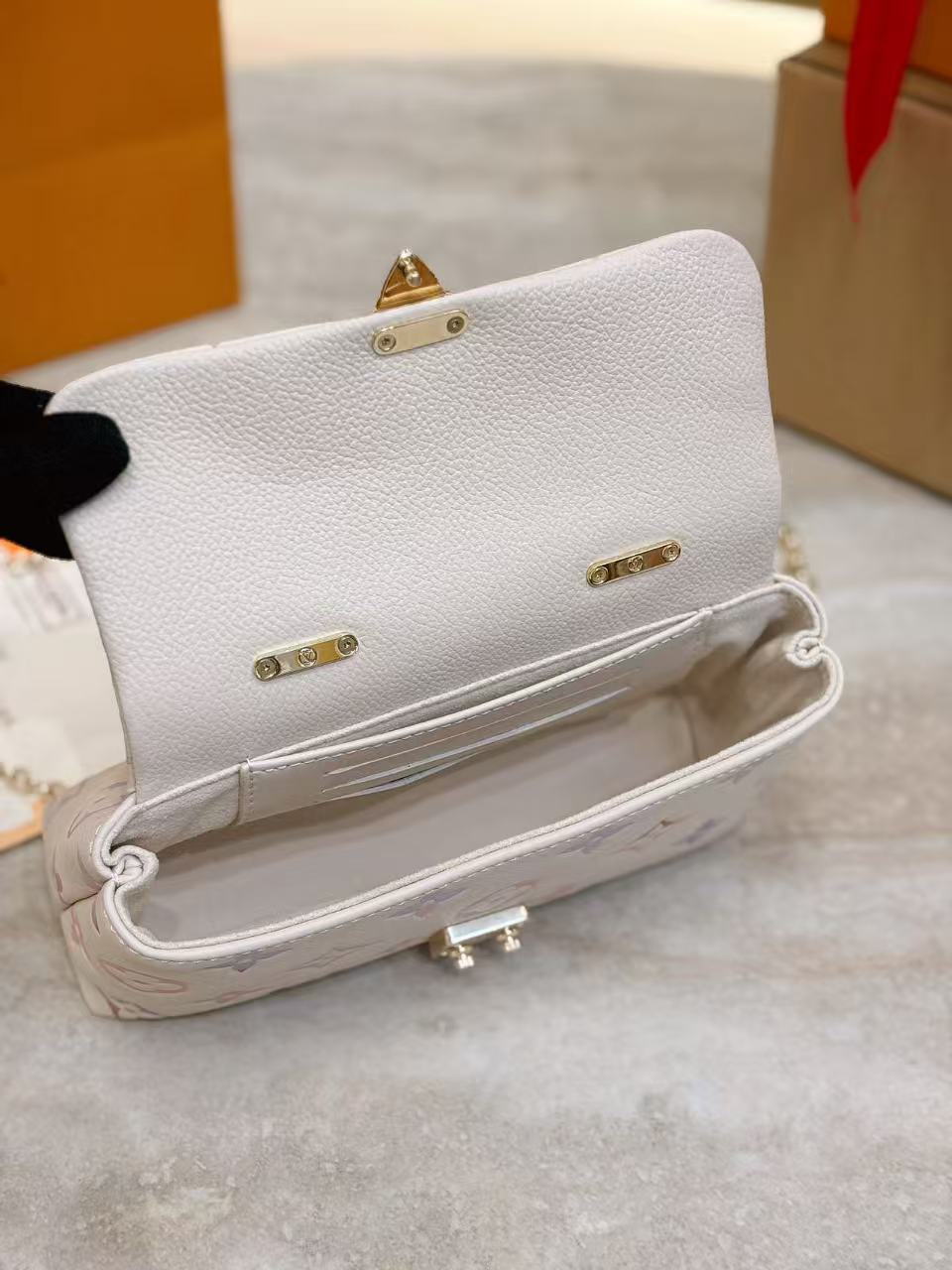 TOP Louis Vuitton LV Nano Madeleine Bag Monogram Empreinte Leather 21× 12.5 × 6cm - Beige