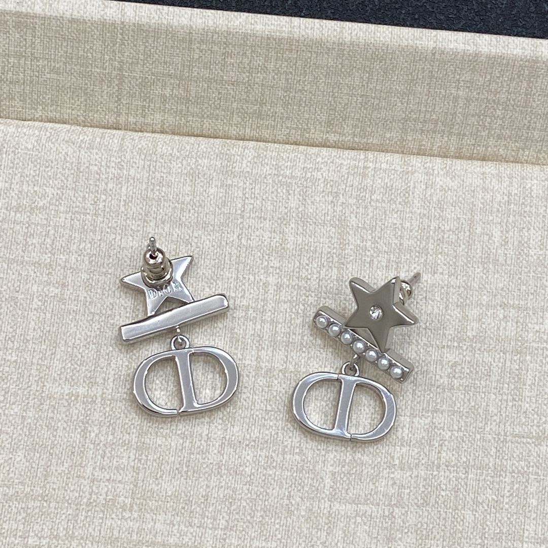 TOP Christian Dior Star Shape Earrings - 2 Color