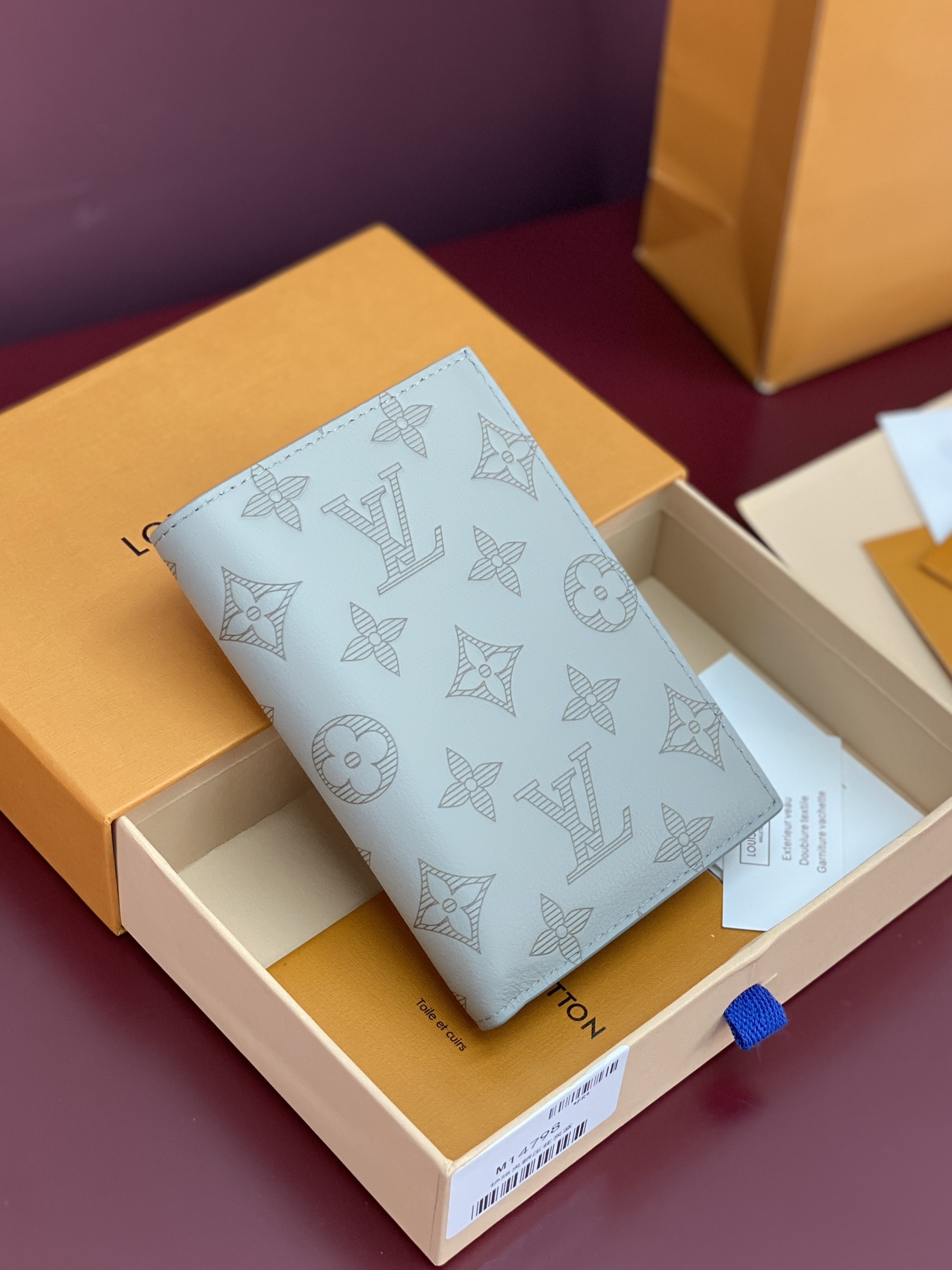 TOP Louis Vuitton LV Passport Holder Monogram Leather 14x2.5x10cm - Gray