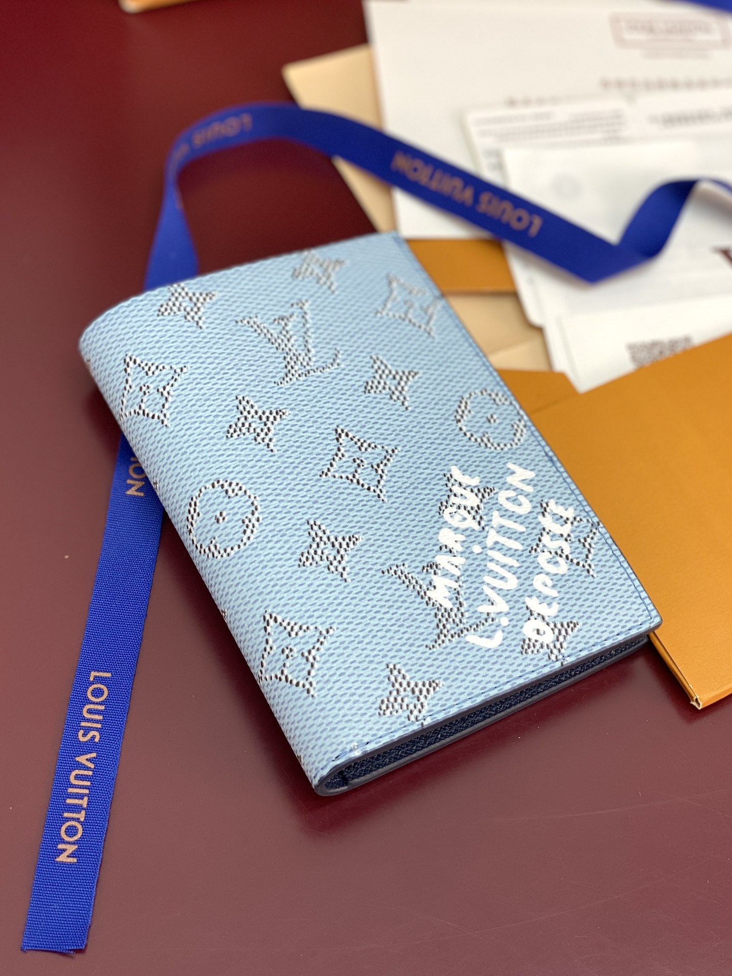 TOP Louis Vuitton LV Passport Holder in Monogram Heritage Coated Canvas / Calfskin 14x2.5x10cm - Blue