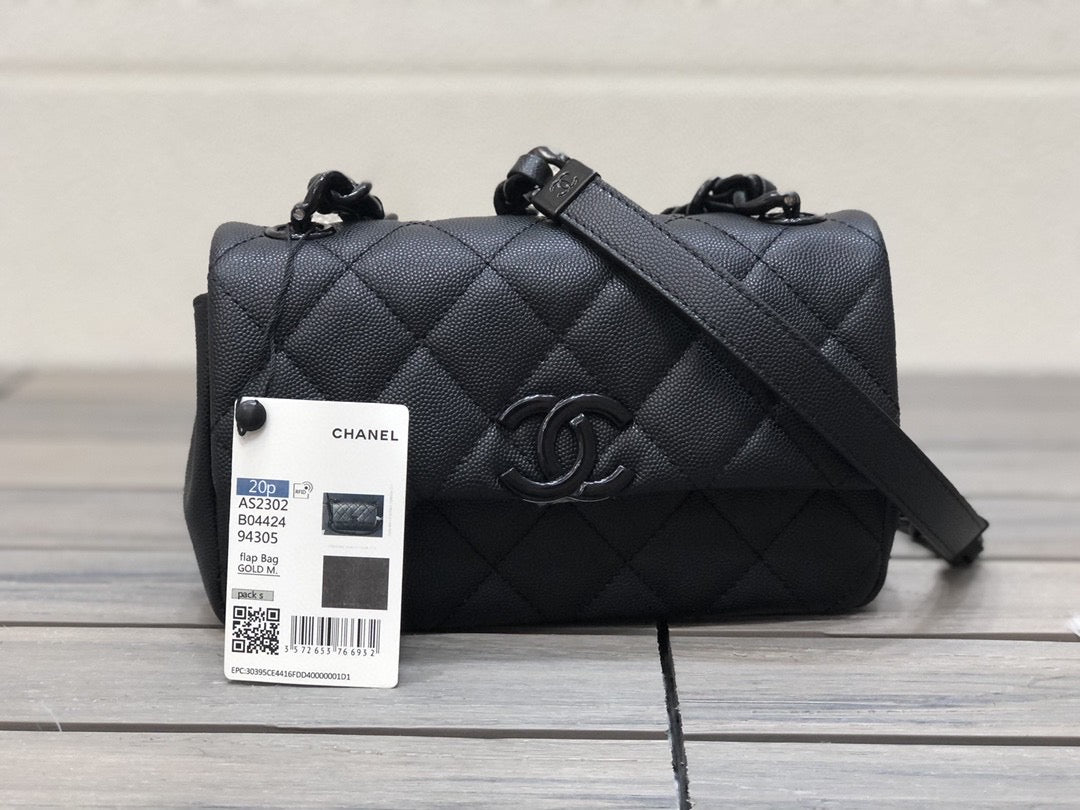 TOP CHANEL Flap Bag Caviar Small - Black & Blaxk Hardware