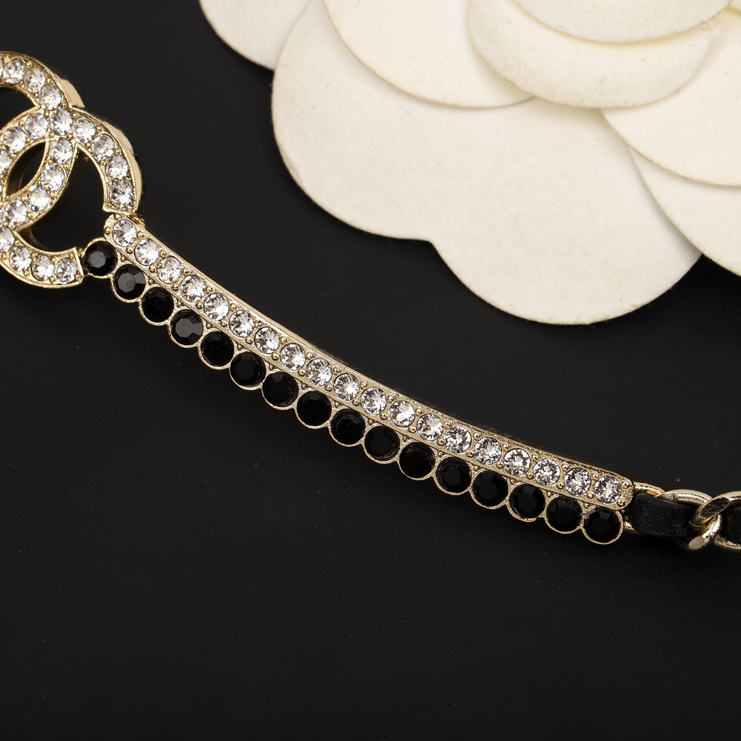 Top CHANEL Logo Lambskin Black and White Diamond Choker