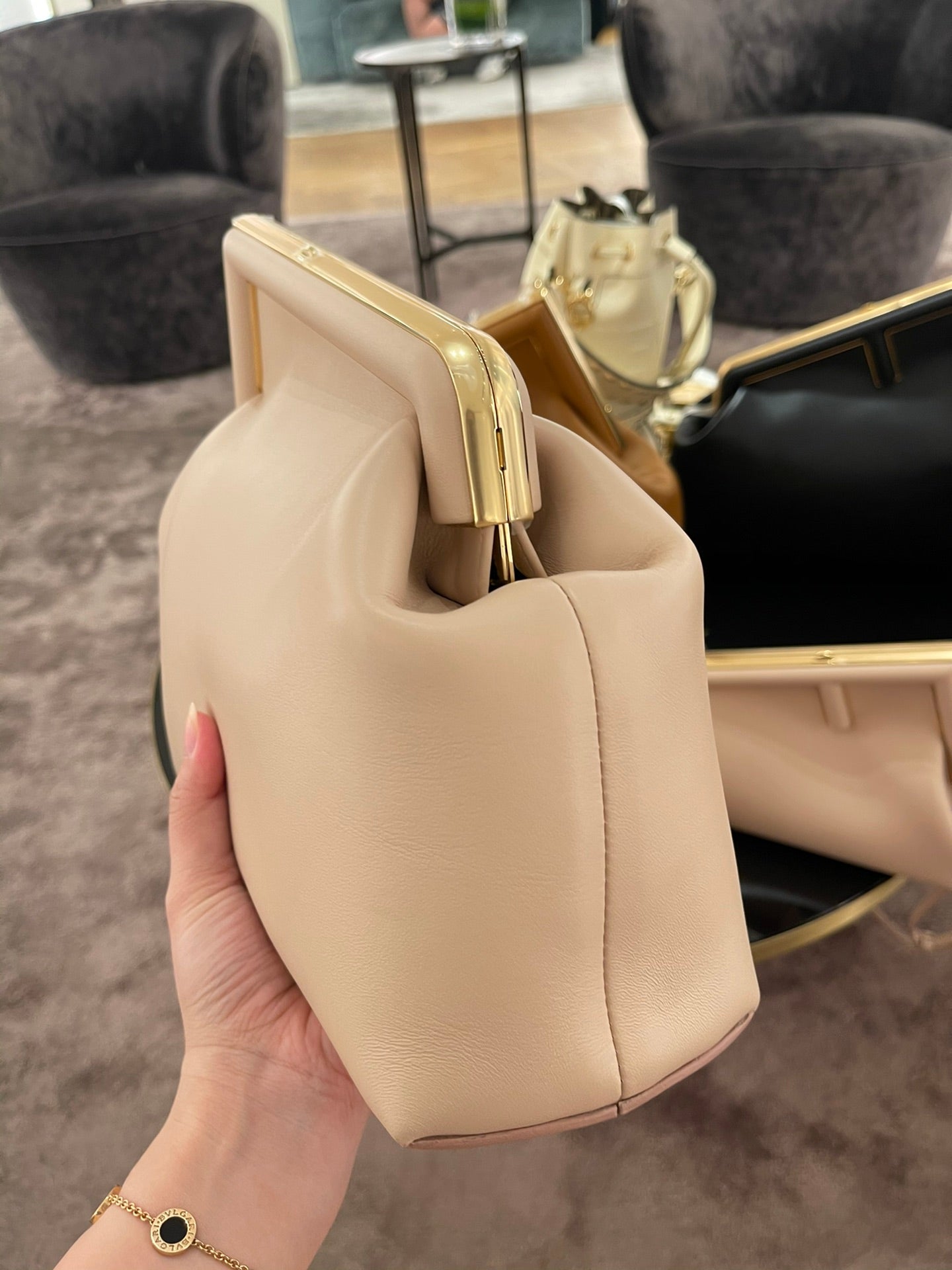 TOP FENDI FENDI First Medium Bag - Cream