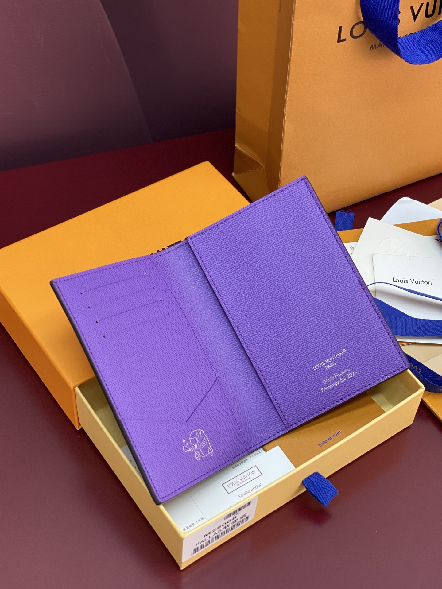 TOP Louis Vuitton LV Passport Holder Pigment Gradient 14x2.5x10cm - 3 Color