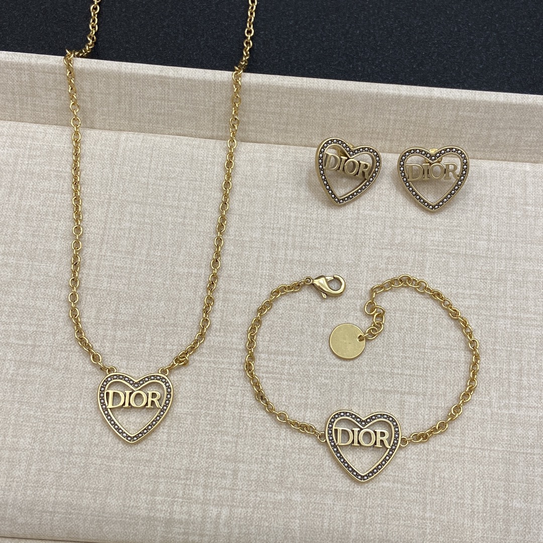 TOP Christian Dior Necklace/Earrings/Bracelet with Heart Pattern Pendant - Gold