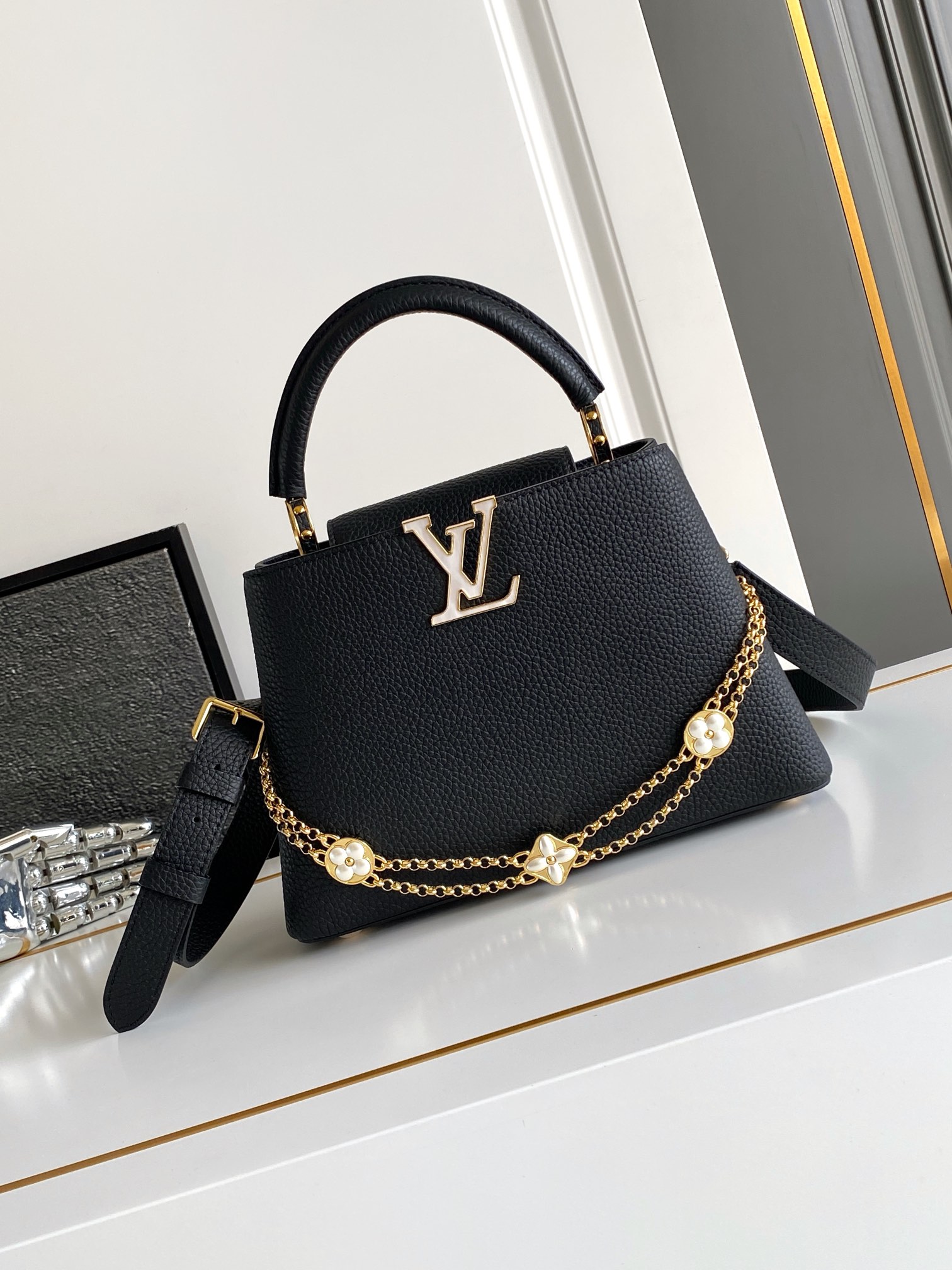 TOP Louis Vuitton LV Capucines Bag 21cm/27cm - Black