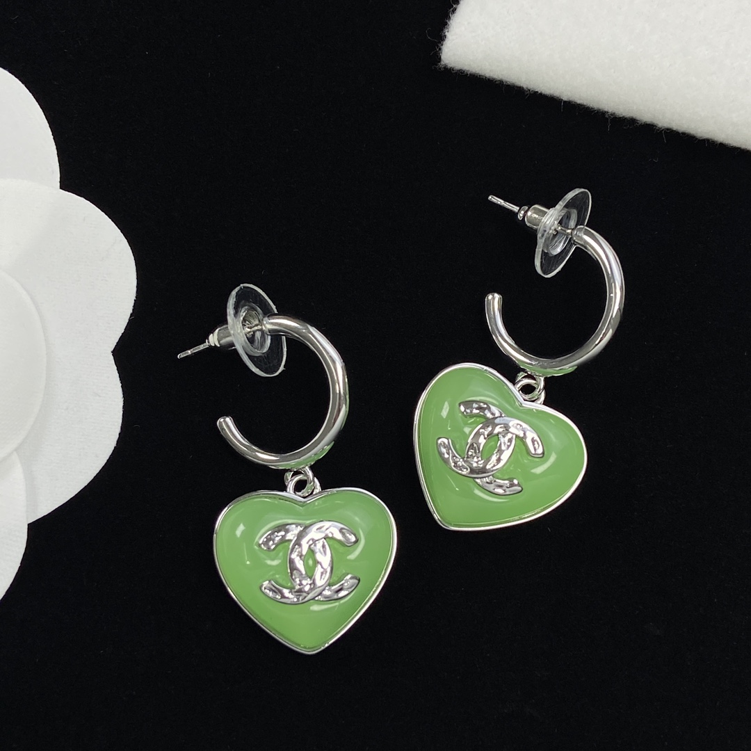 Top CHANEL Metallic Green Heart Earrings - silver