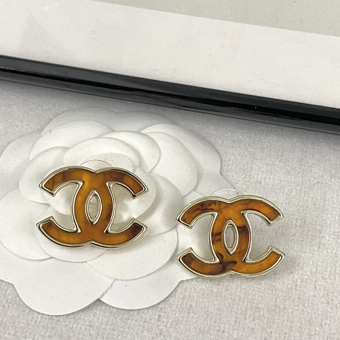 TOP CHANEL Dounble C Earrings
