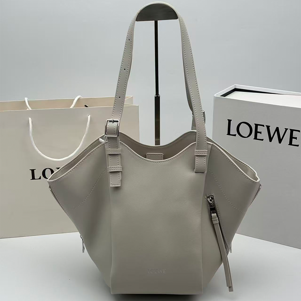 Loewe Classic calfskin Hammock Flip bag (7A regular version)