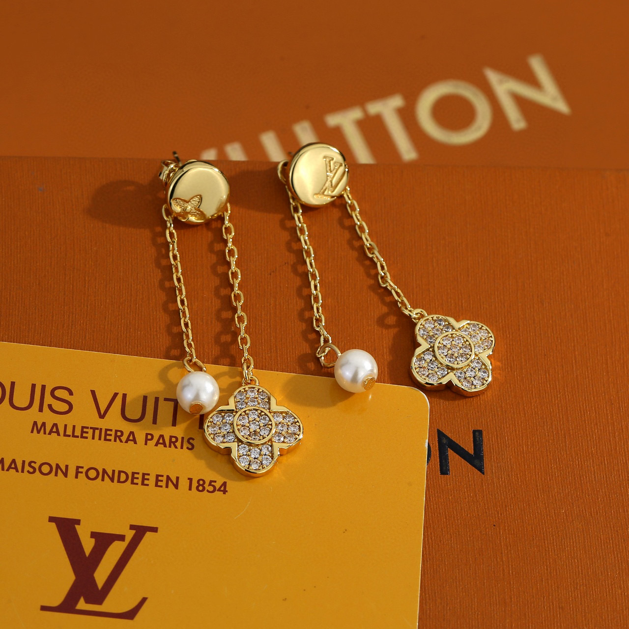 TOP Louis Vuitton LV Earrings - Gold