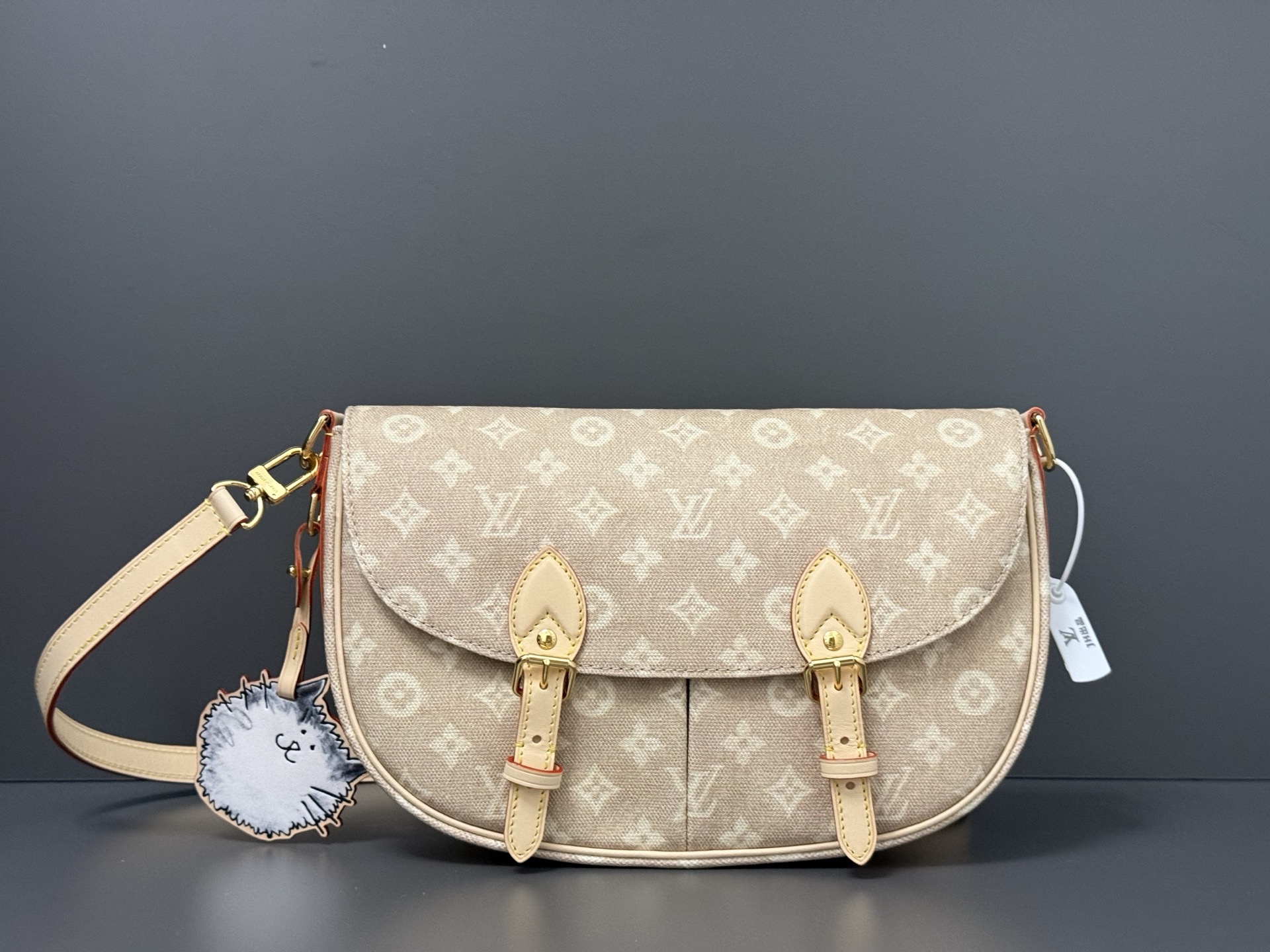 TOP Louis Vuitton LV Travels With Grace Coddington Escape Bag 21x7x30 cm - Beige