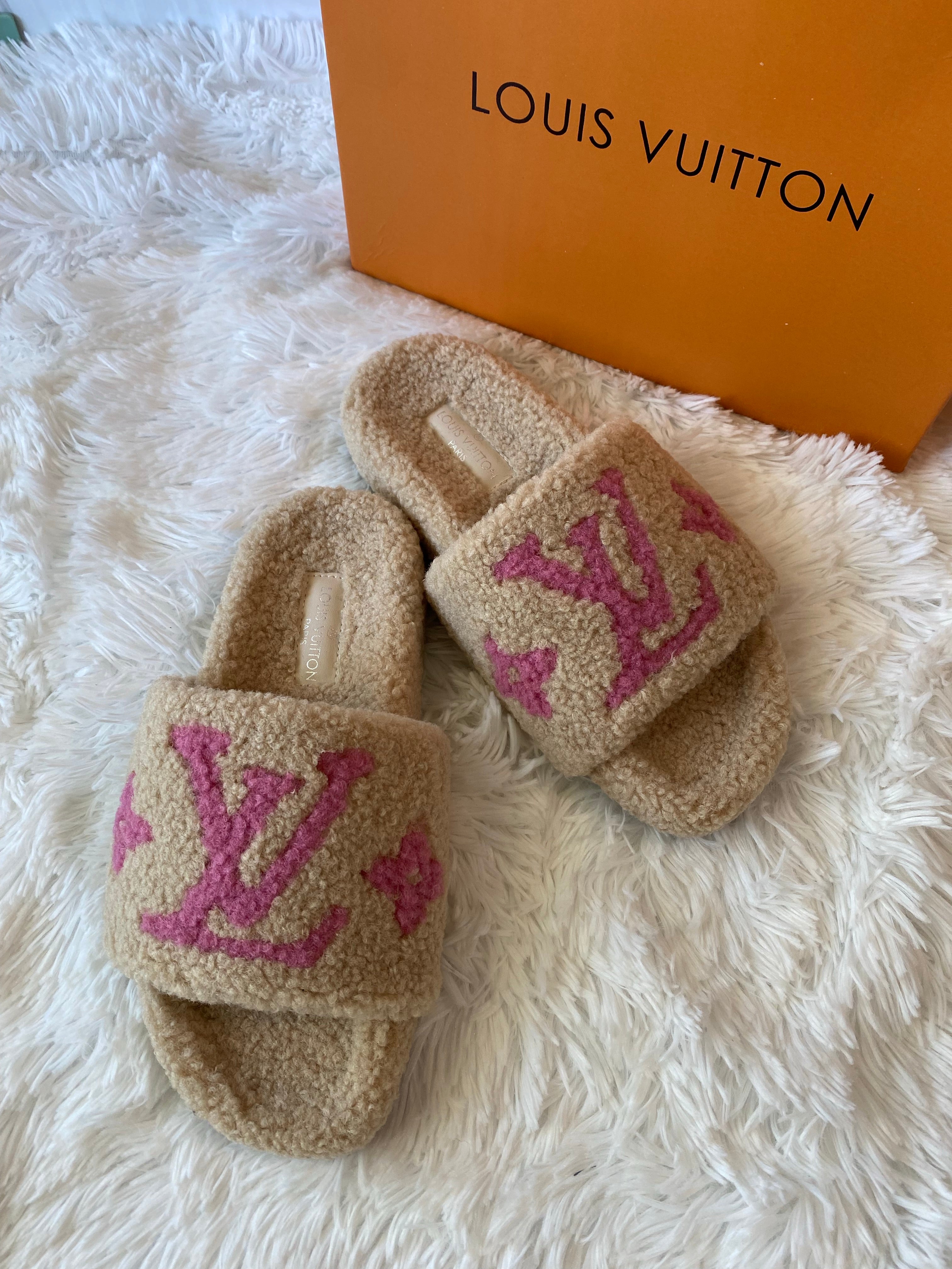 TOP Louis Vuitton LV £V Shearling Mules - Beige + Pink