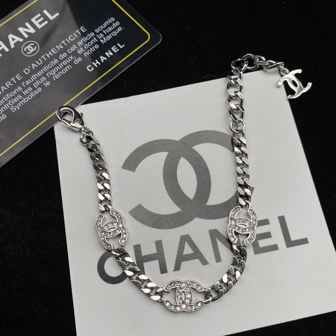 TOP CHANEL Silver Necklace Bracelet Set