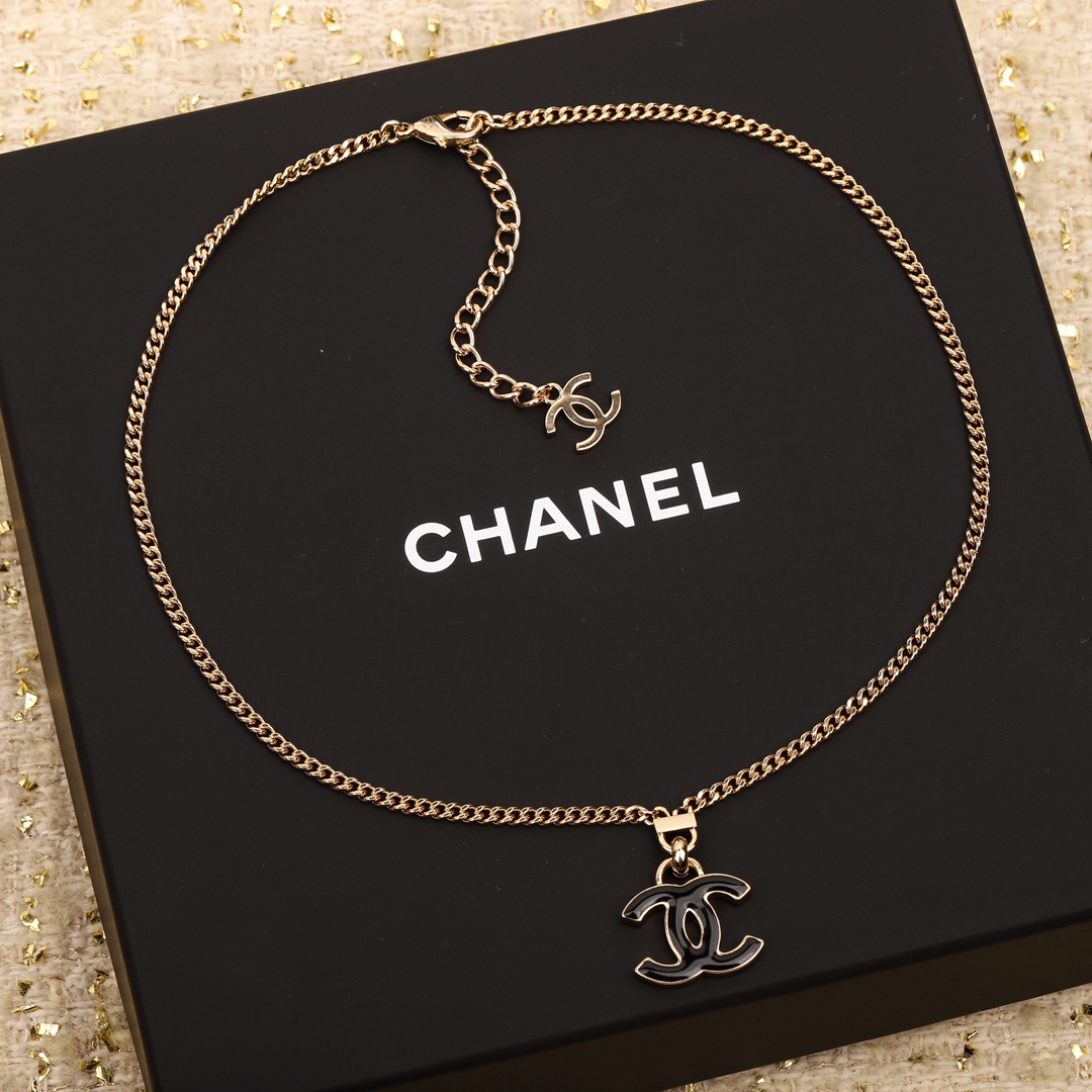 TOP CHANEL CC Enamel Necklace-Black