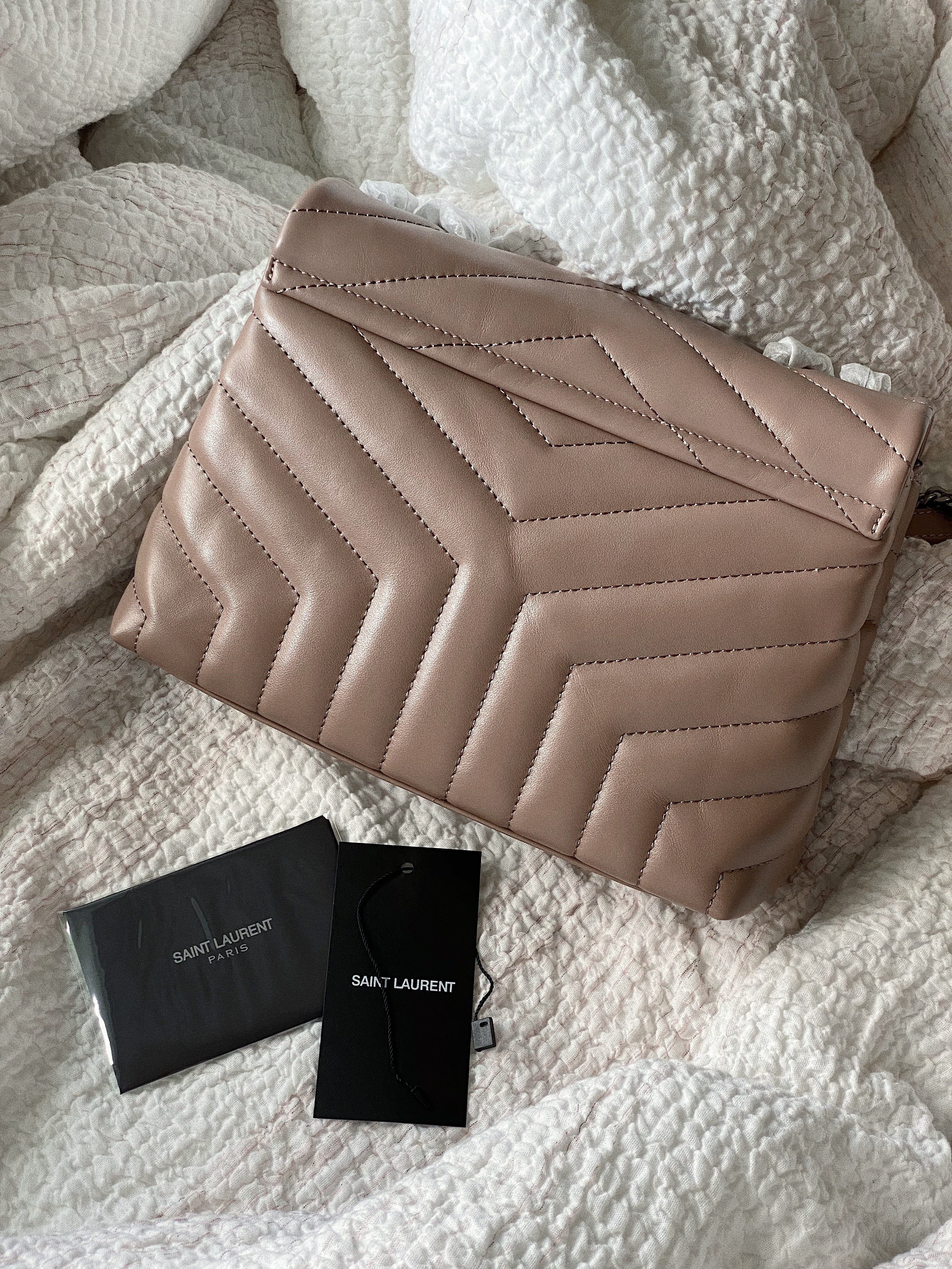 TOP Yves Saint Laurent YSL Loulou Quilted Shoulder Bag Small 20cm - Taupe