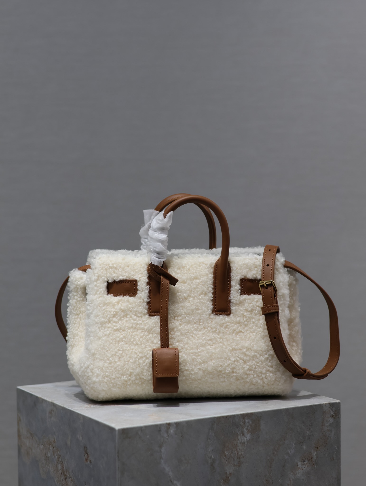 TOP Yves Saint Laurent YSL Lamb's Wool Sac De Jour Handbag