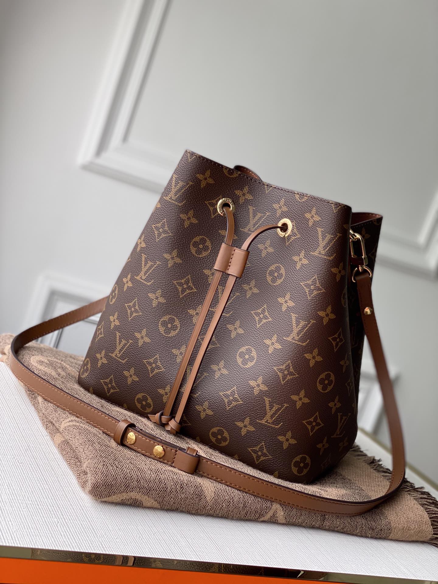 TOP Louis Vuitton LV Noe Monogram HandBag 26*26*17.5cm - Brown