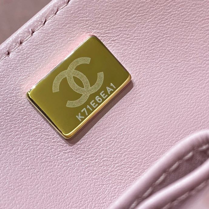 TOP CHANEL Classic Flap Bag Lambskin Medium 25.5CM - Pink & GHW